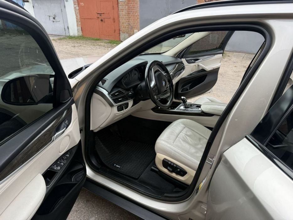 BMW X5 2015 года