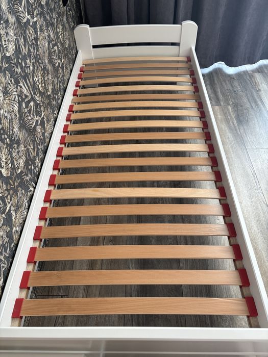 Ліжко біле деревʼяне 80х190 з матрацом