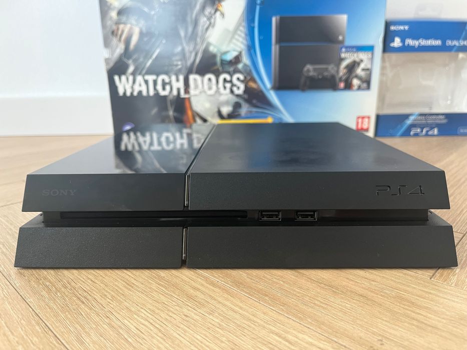 Ps4 500gb dwa pady GTA5 UFC4 FIFA Red Dead Redemption 2