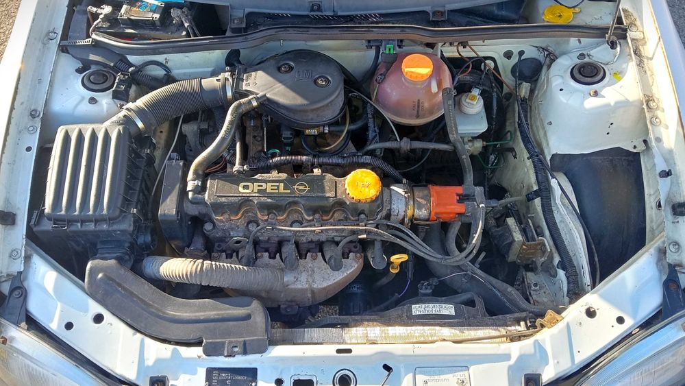 Opel Corsa Swing 1.4 Gasolina 5 Portas 1996 - MOTOR NOVO (rectificado)