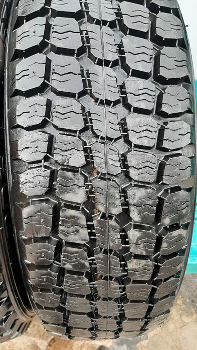 Шины 235/75 R-15 поршня