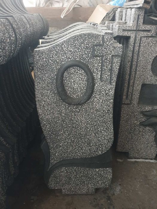 Займаємося виготовленням пам'ятників граніту з крихти та бетону по Укр