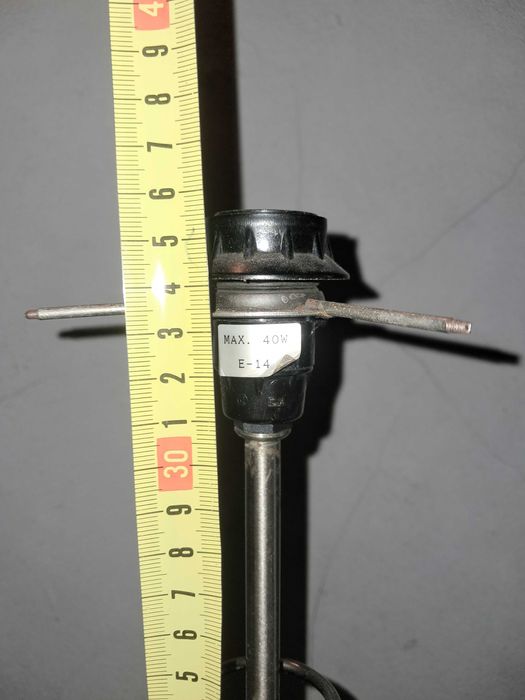 Candeeiro de mesa em metal 5€