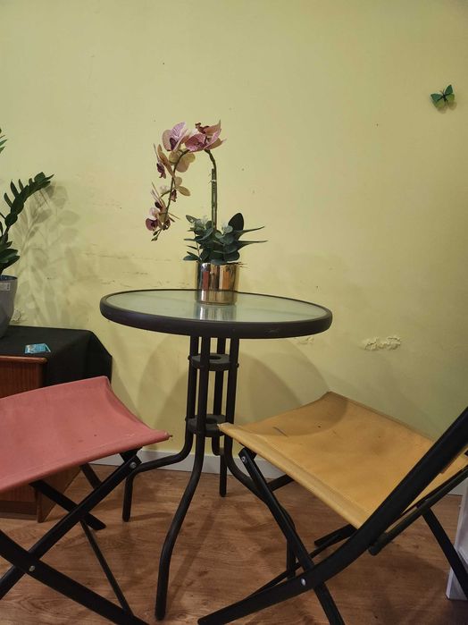 Mesa de jardim com cadeiras