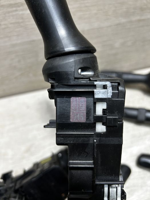 Підрульовий перимикач гітара Toyota Auris Yaris Avensis Aygo