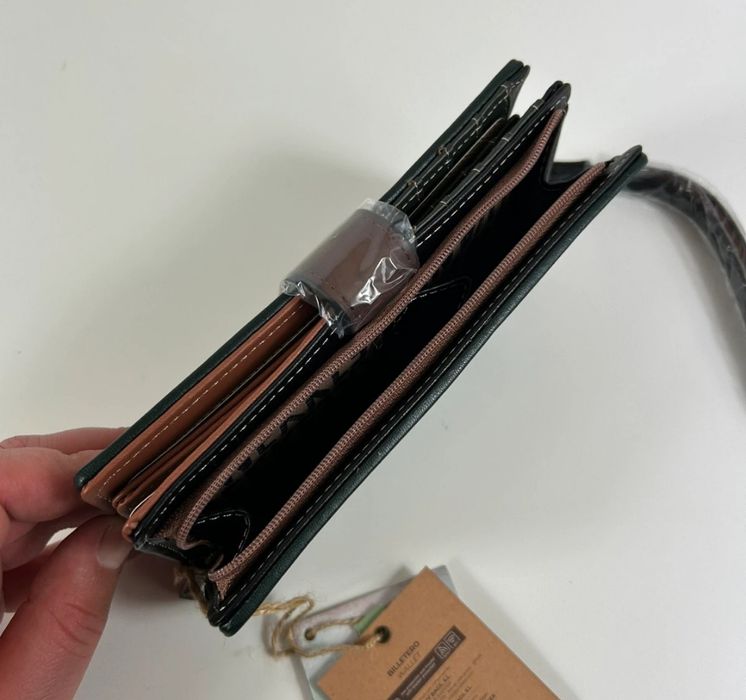 Portfel Anekke Canada