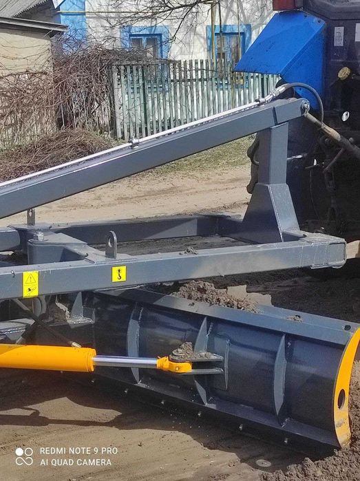 Грейдер тракторний