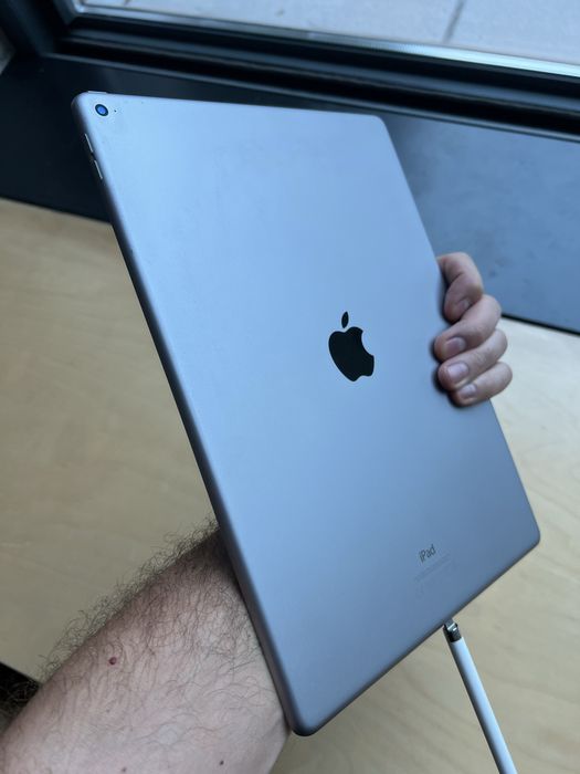 iPad Pro 12.9" (1.ª Geração) 128GB Cinzento + Apple Pencil (1.ª Geração) – Sem Risco