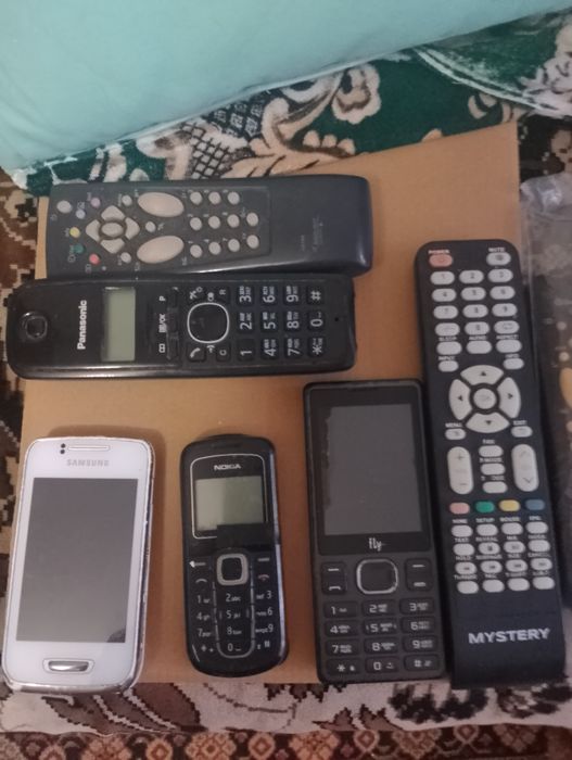 Пульти телефони бритви