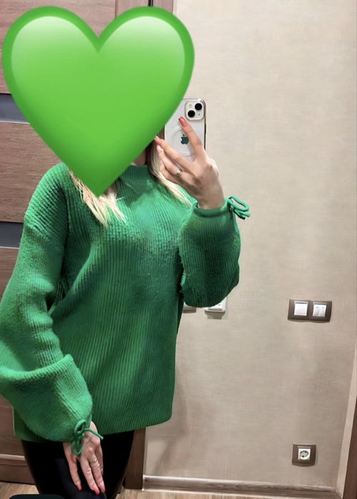 Светр жіночий вязаний