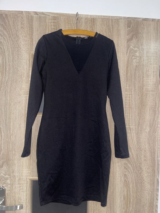 Elegancka czarna sukienka rozmiar S