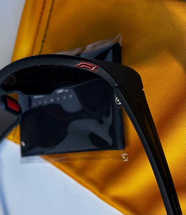 Okulary przeciwsłoneczne licencja Formuła 1 F1 Red collection 2025