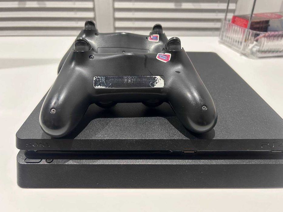 Playstation 4 slim 500 gb SSD Kingston + 2 джойстики