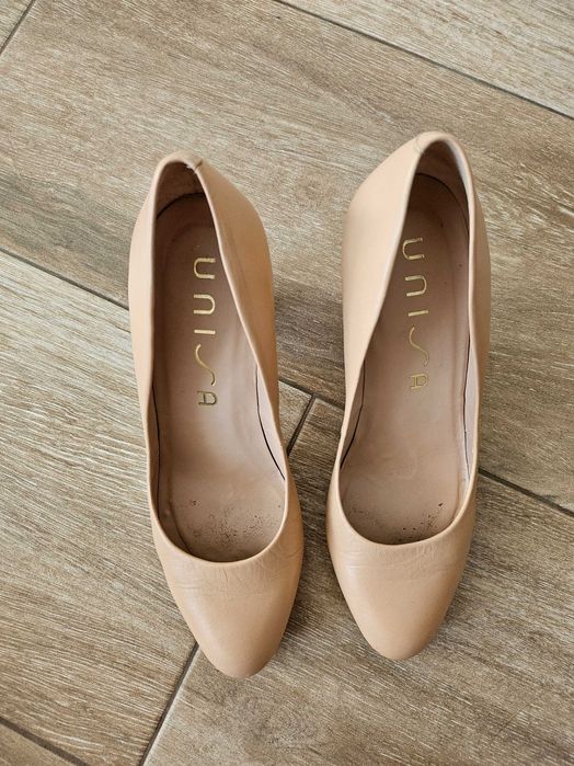 Шкіряні бежеві човники 38