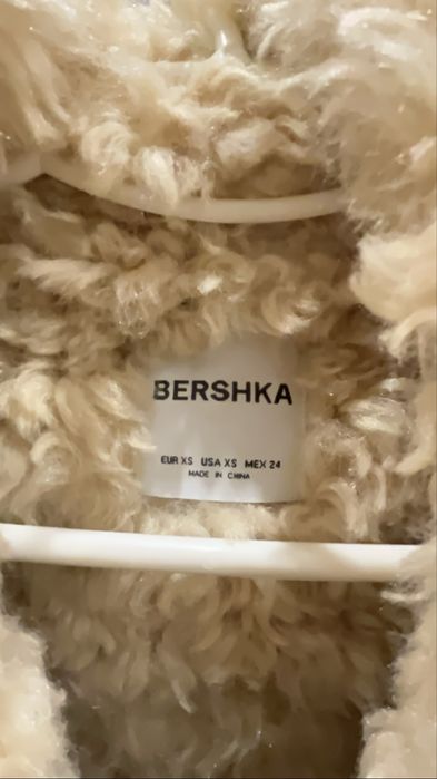 Куртка  на хутрі Bershka