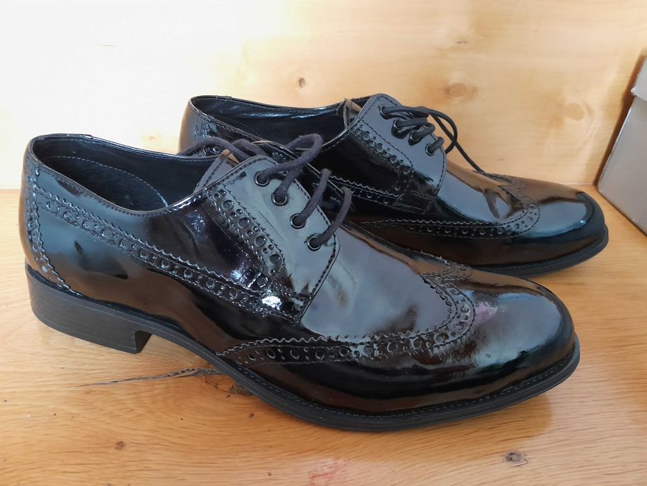 buty skórzane lakierowane NOWE 41-42 (27,5cm)