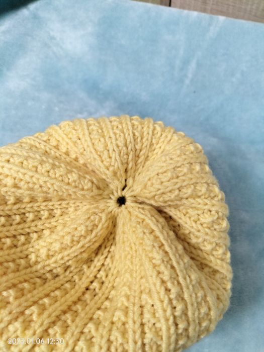 В'язана шапка з мериносу (осінь, весна)