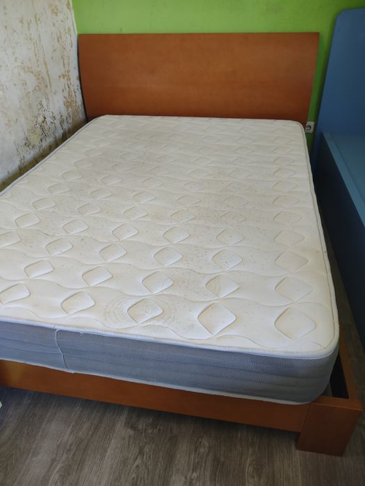 Cama de casal com estrado