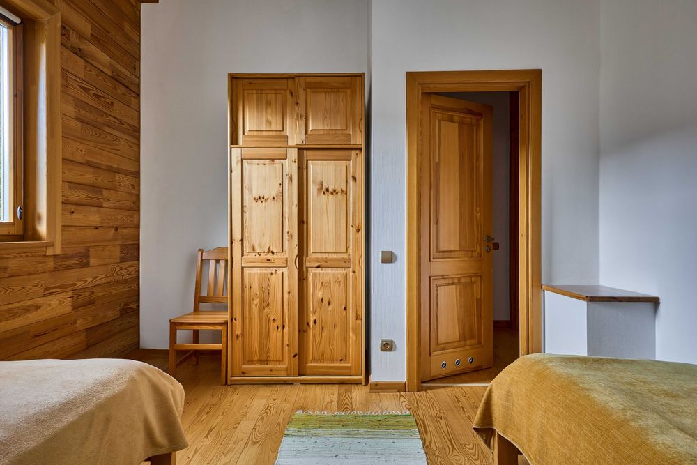 Заміська резиденція в Карпатах. 125м.кв. 26сот. Огороджена, охороняєма