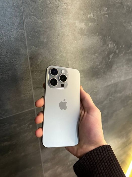 Iphone 15pro почти новый