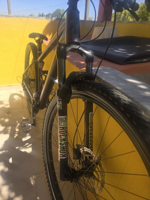 Bicicleta BTT Cube Access Race 29" (Transmissão 2x11 e Suspensão RockShox)