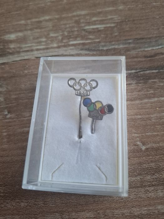 Dwie unikatowe odznaki z olimpiady Londyn 1948.