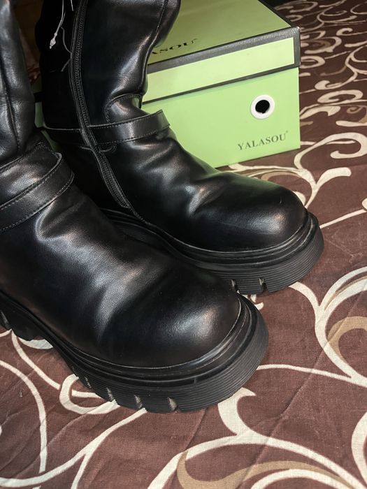 Шкіряні жіночі чоботи.