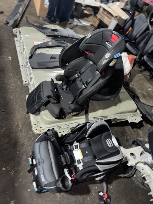 Продам авто крісло дитяче і підліткове