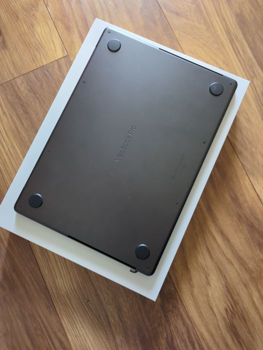 MacBook Pro 14" M5 16GB/512GB como novo