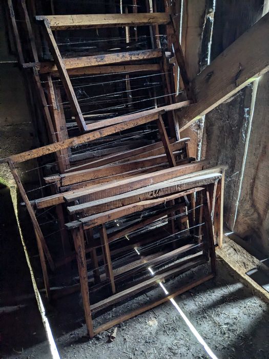 Рамки для вуликів з проволокою.