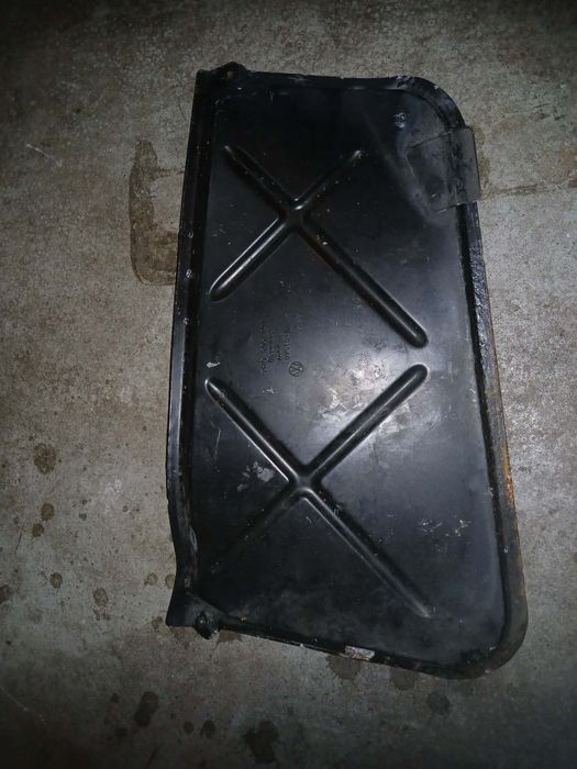 Oryginalna blacha pomiędzy komora silnika a podszybiem volkswagen T5