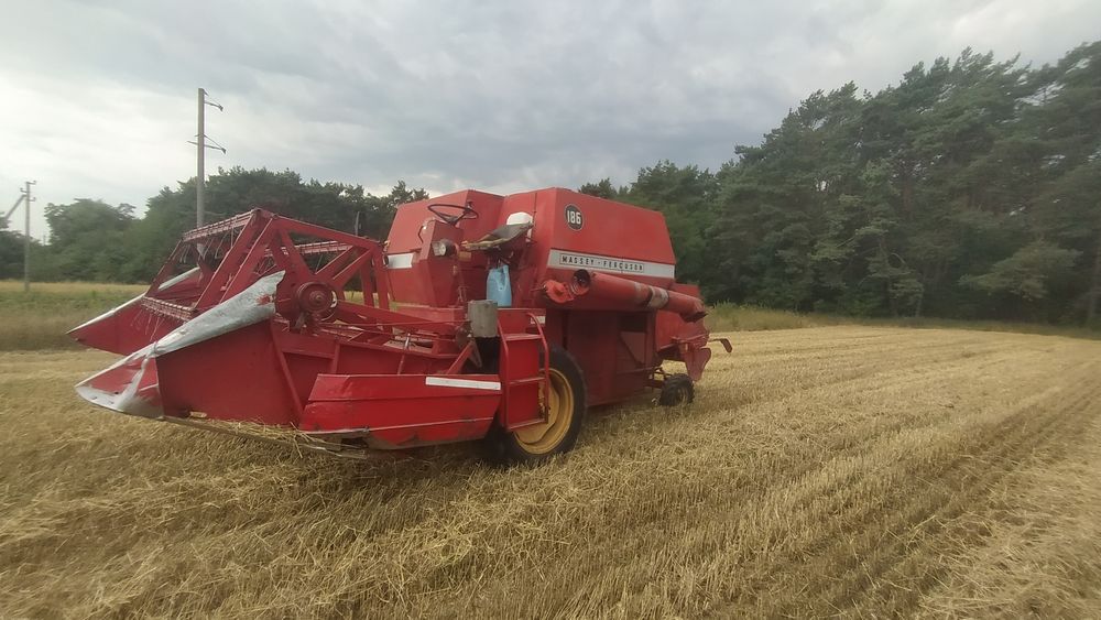 Зернозбиральний комбайн Massey Ferguson