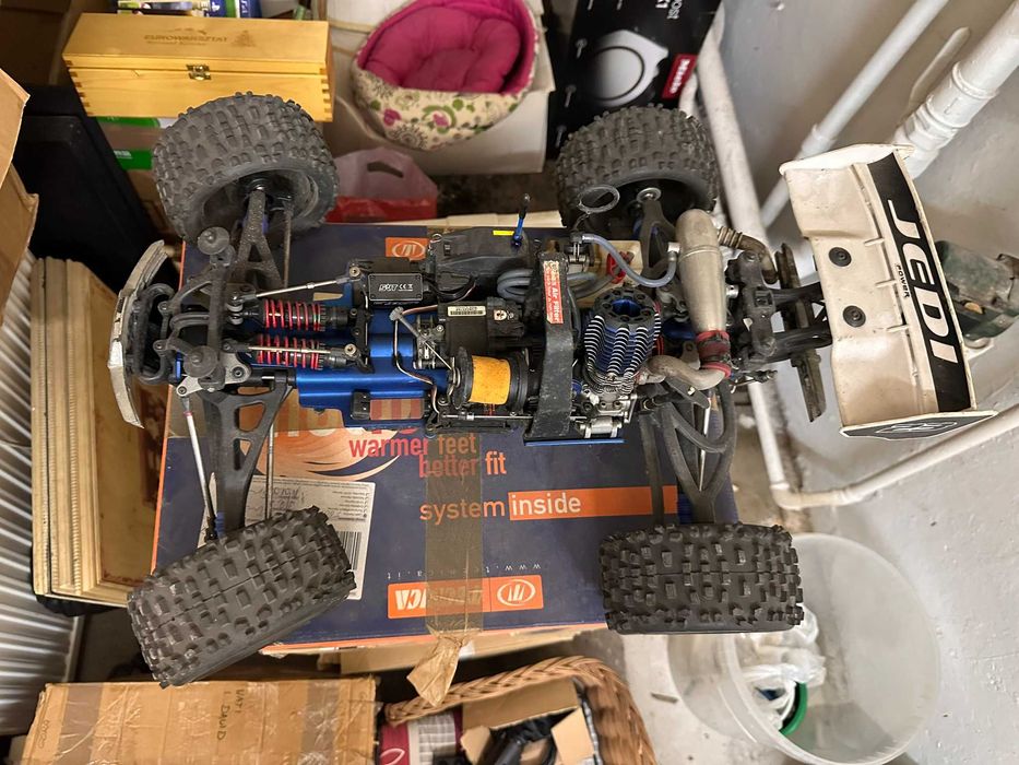 Traxxas Revo 3.3 Nitro + Futaba 4PK
