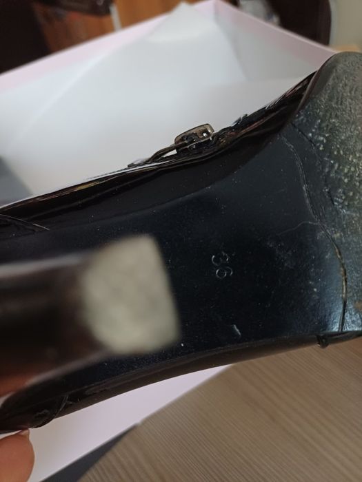 Продам черевики лакові кожа