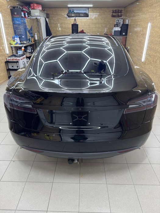 Tesla S 2014г  супер состояние