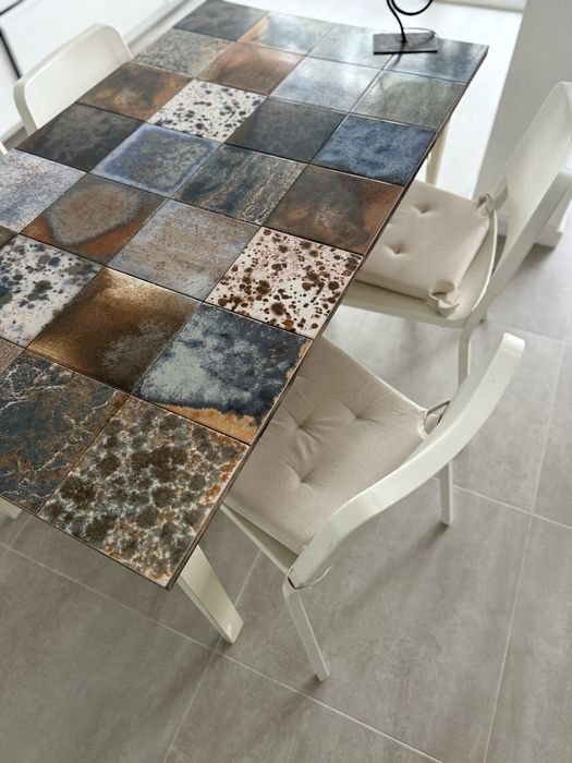 Mesa de jantar e 2 cadeiras