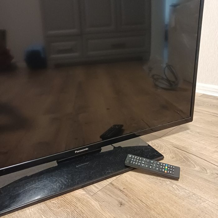 LED 40 дюймов телевізор Panasonic TX-40CR300Z
