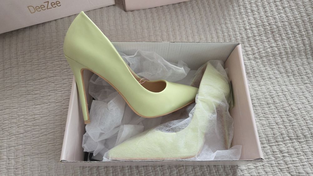 Туфлі яскраві DeeZee на підборах