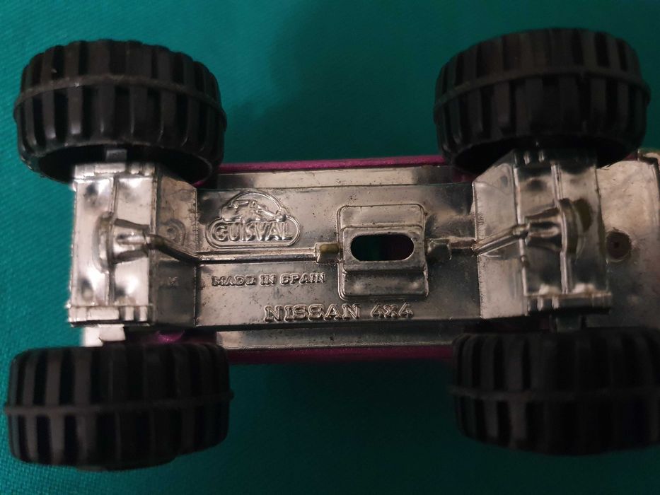 Carrinho NISSAN PICKUP 4X4 com duas motos - RARO - Guisval - Espanha