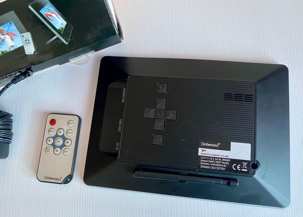 Ramka cyfrowa elektroniczna Intenso 7’” uszkodzona ramka na zdjęcia