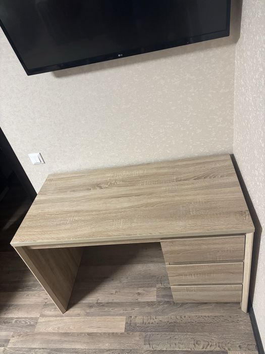 Прсьменый стол, Jysk