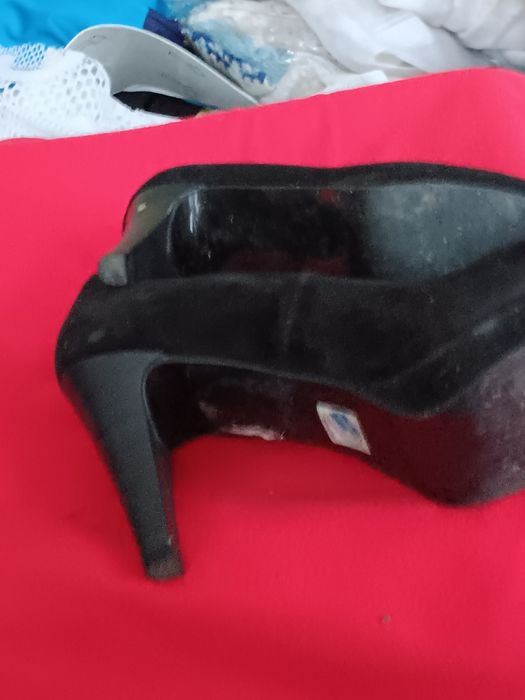 Sapatos semi novos e uns até novos 38