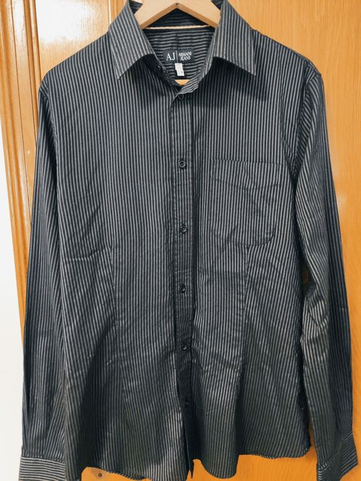 Camisa Armani Jeans - tamanho L - riscas pretas e cinza - Ótimo estado