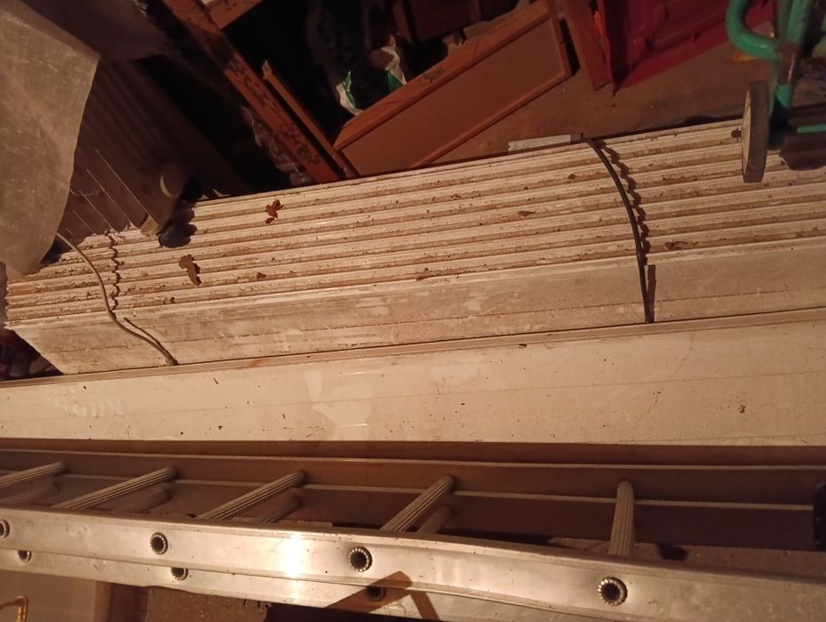 Portão de garagem em fole branco