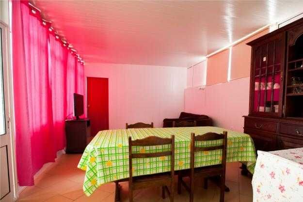Quarto com  wc privativo e wc partilhado