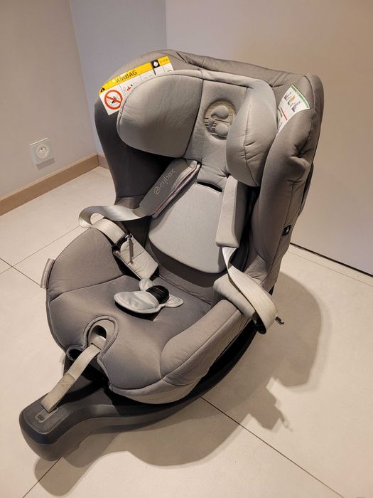 Fotelik samochodowy Cybex Sirona S i Size z bazą obrotową ułatwiającą wsiadanie i wysiadanie, ISOFIX, Szary