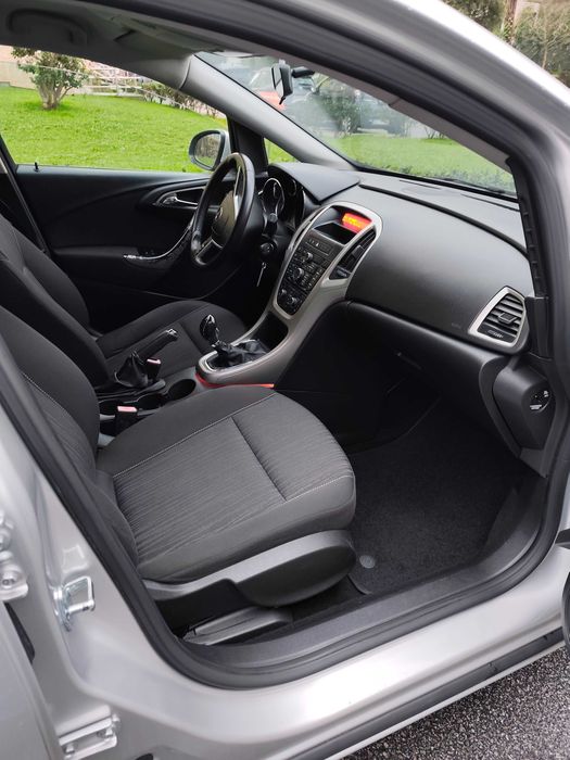Opel astra J Sports Tourer 2012