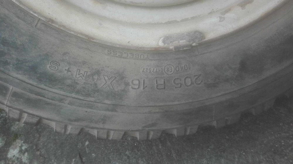 pneu suplente 4x4 jipe R16 furação nissan