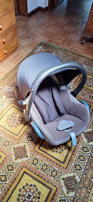 Mega Pack Bebé: Ovo Maxi-Cosi + Base ISOFIX + Espelho Diono + Redutor + Marsúpio