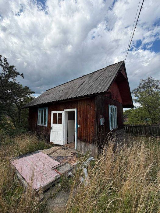 Продаж земельної ділянки 9 сотих з будиночком 30 м² у селі Новоселиця